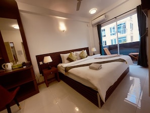 Deluxe Double Room | Minibar, iron/ironing board, free WiFi, bed sheets