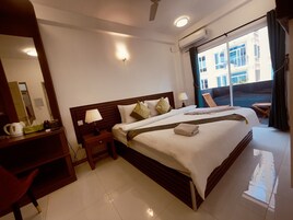 Deluxe Double Room | Minibar, iron/ironing board, free WiFi, bed sheets