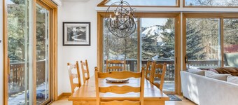 Lovely dog-friendly home w/private hot tub, gas grill, & great mountain views