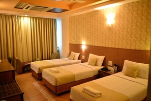 Soundproofing, free WiFi - Goa Woodlands Hotel (Margao)