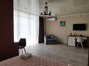 81-厘米LED 电视 （配备卫星频道）、电视