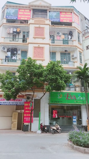 Front of property - BHome Hostel Ha Noi (Hanoi)