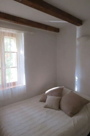 3 habitaciones, tabla de planchar con plancha y wifi gratis 