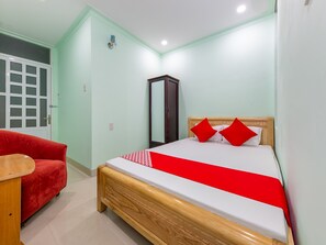 Deluxe Double Room | Free WiFi, bed sheets - OYO 898 Phuong Thao Hotel (Nha Trang)