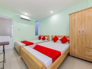 Superior Quadruple Room | Free WiFi, bed sheets - OYO 898 Phuong Thao Hotel (Nha Trang)