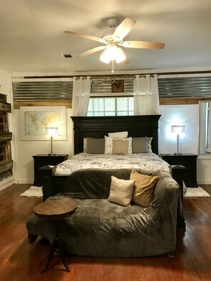 3 bedrooms, desk, iron/ironing board, free WiFi - Country Life and The Great Outdoors (Collins)