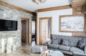 Apartment (Sielanka) | Living room | Flat-screen TV - Sielanka Apartamenty SPA (Bukowina Tatrzanska)
