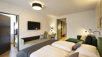 Familienapartment, 2 Schlafzimmer | Zimmersafe, Schreibtisch, laptopgeeigneter Arbeitsplatz