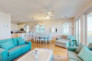 Een televisie en een stereo