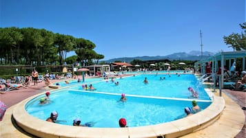 Seasonal outdoor pool