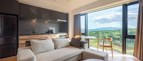 Flat-screen TV, heated floors