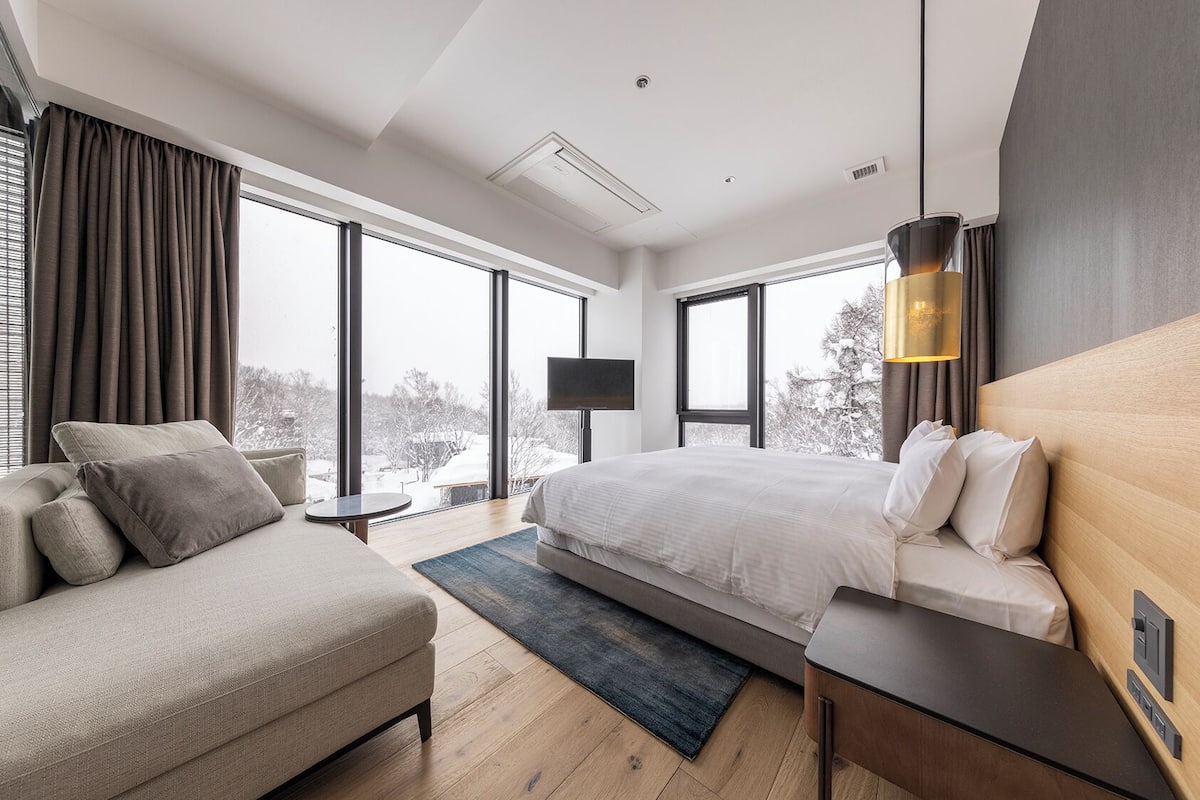 3 Bedroom Yotei Premier Residence | 1 bedroom, hypo-allergenic bedding, in-room safe, soundproofing