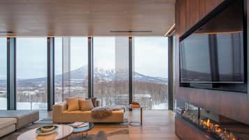 客房, 4 間臥室, 非吸煙房 (Yotei Penthouse Residence) | 客廳 | 平面電視、加熱地板