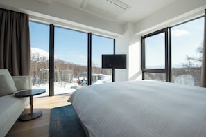 1 bedroom, hypo-allergenic bedding, in-room safe, soundproofing
