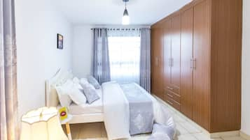 Apartment, 3 Bedrooms | Laptop workspace, blackout curtains, free WiFi, bed sheets