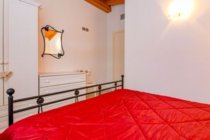 1 chambre, fer et planche à repasser, Wi-Fi gratuit, draps fournis