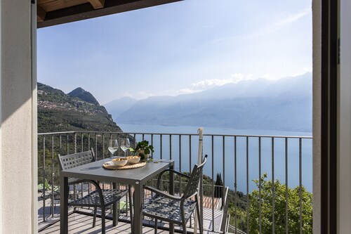 Albicocca: lake view, nature and relax