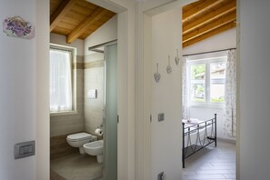 Shower, hair dryer, towels - Albicocca: lake view, nature and relax (Tignale)