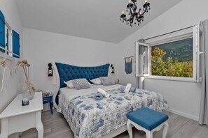 2 Schlafzimmer, Schreibtisch, Bügeleisen/Bügelbrett, Reisekinderbett