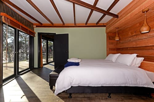 Cottage | 2 bedrooms, desk, free WiFi