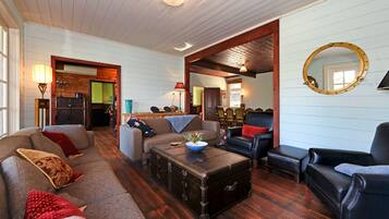 Huis (Private Vacation) | Dineren op de kamer