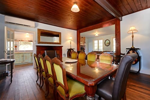Private Vacation Home | In-room dining