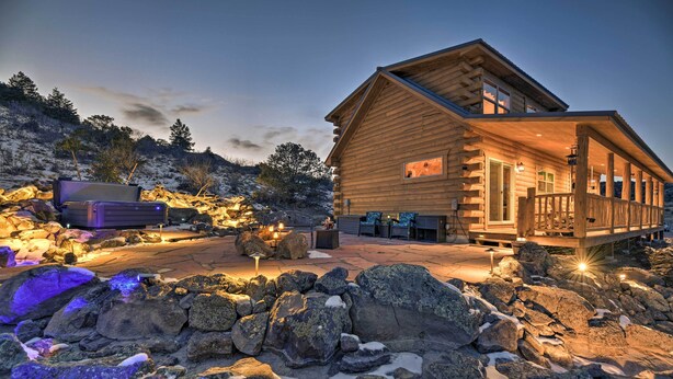 A log cabin with a deck, outdoor seating, and a stone pathway. - Rio Grande National Forest Cabin: Views & Hot Tub (Del Norte)