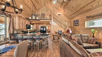 TV, fireplace, DVD player, books