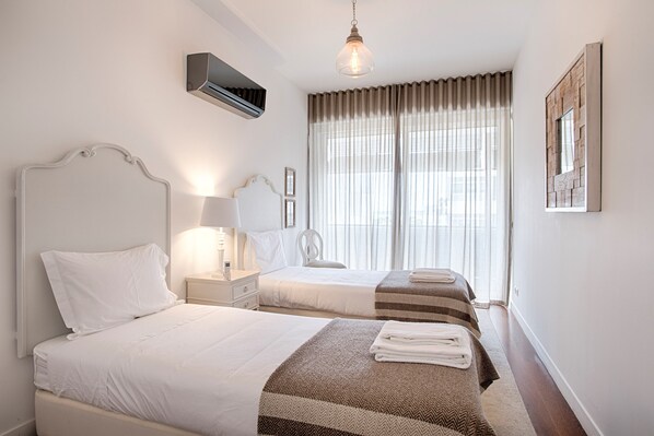 3 bedrooms, iron/ironing board, travel crib, free WiFi