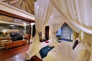2 bedrooms, in-room safe, travel crib, WiFi