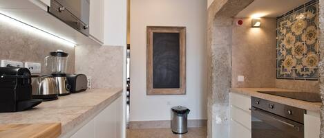 Frigorifero, microonde, forno, lavastoviglie
