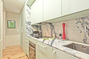 Réfrigérateur, micro-ondes, four, lave-vaisselle