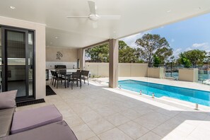 4 bedrooms - Luxury Waterfront Family Entertainer on Dolphin (Bongaree)