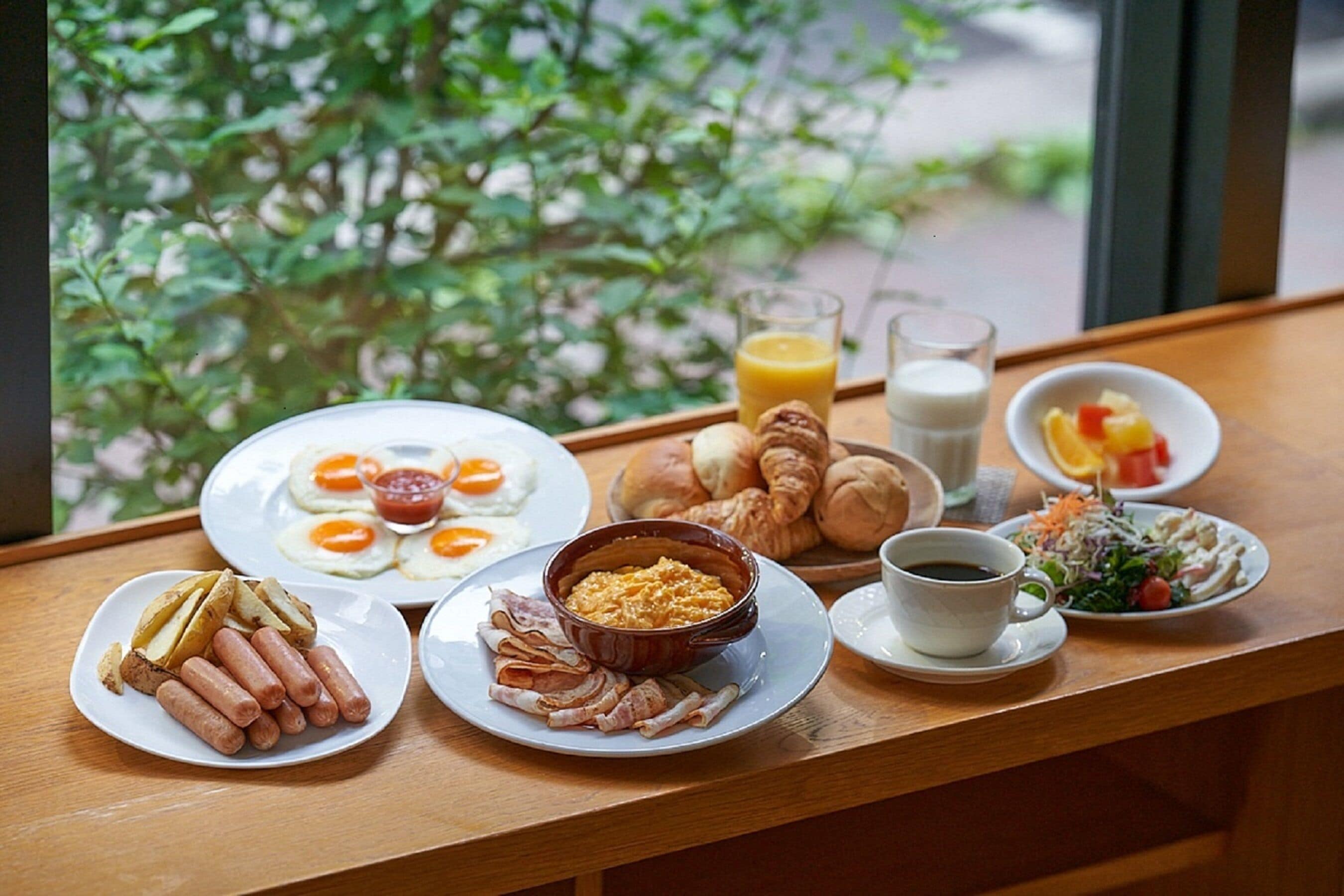daily buffet breakfast (jpy 2000 per person)