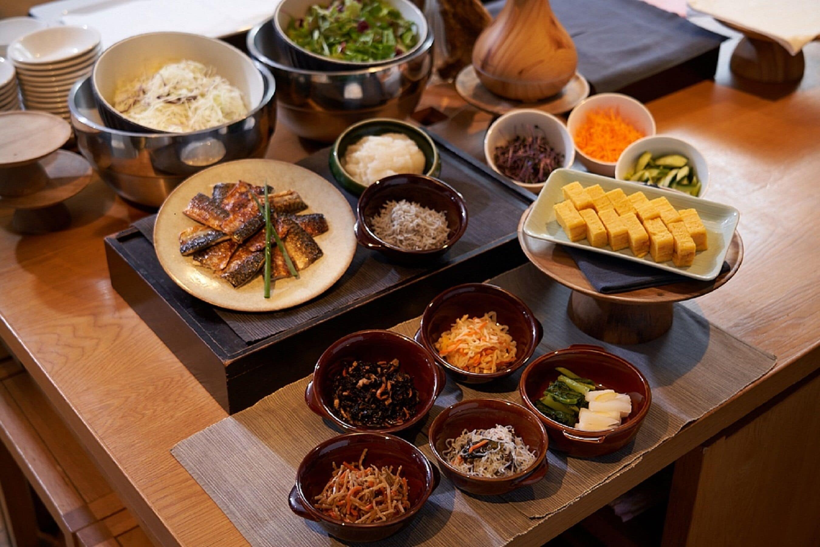 daily buffet breakfast (jpy 2000 per person)