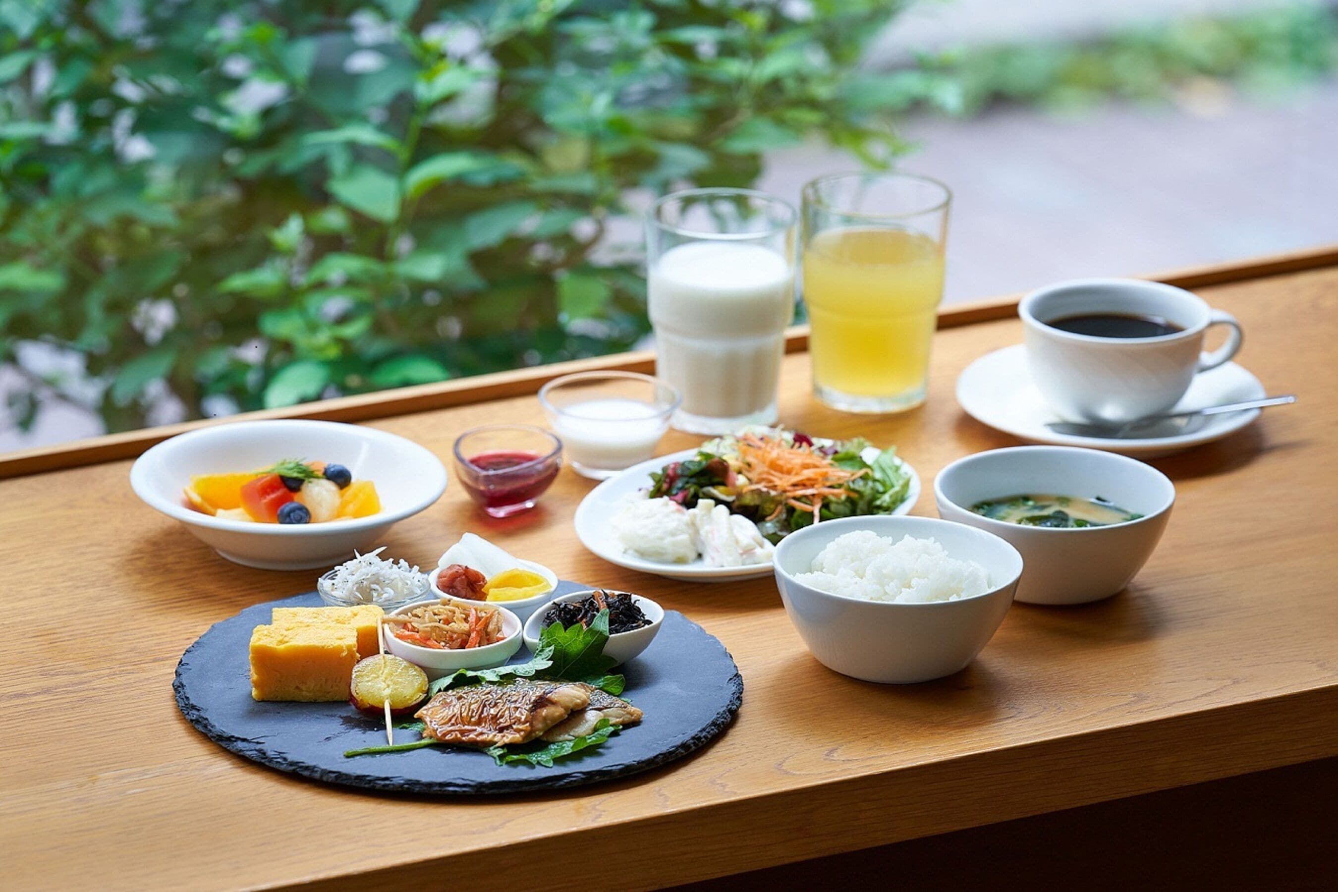 daily buffet breakfast (jpy 2000 per person)