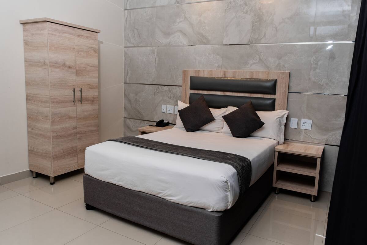 double room | 1 bedroom, premium bedding, desk, free wifi