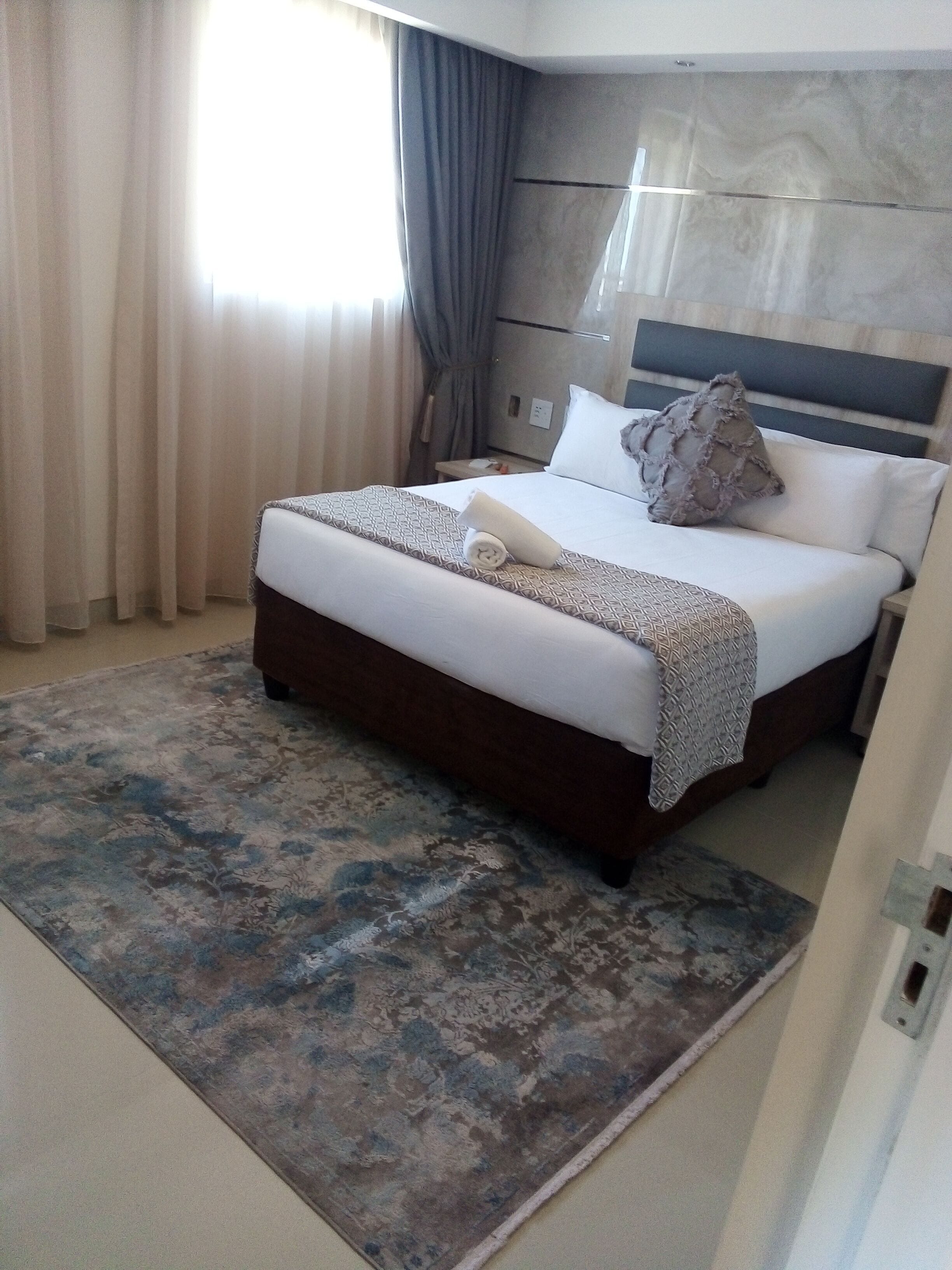 1 bedroom, premium bedding, desk, free wifi