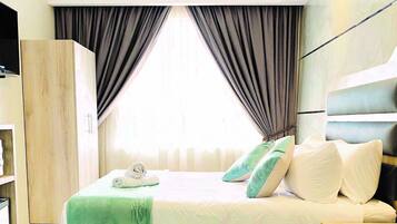 Doppelzimmer | Hochwertige Bettwaren, Schreibtisch, kostenloses WLAN, Bettwäsche