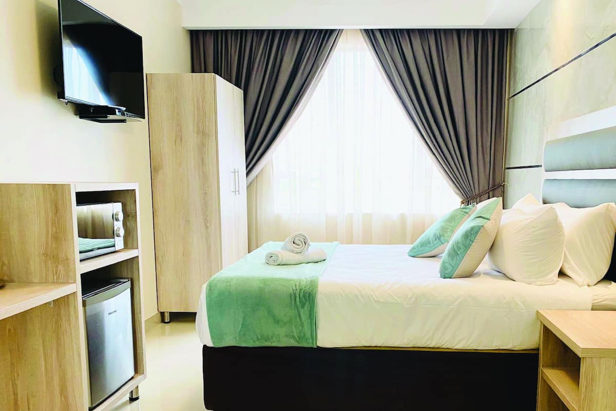 double room | living area | 32-inch flat-screen tv with satellite channels, tv