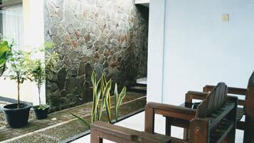 Chambre Double Standard (with AC) | Terrasse/Patio