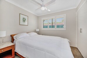 4 bedrooms, WiFi, bed sheets