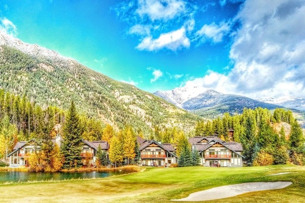 Wolf Lake in the fall