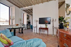 Deluxe-Apartment, 2 Schlafzimmer, Stadtblick | Fernseher