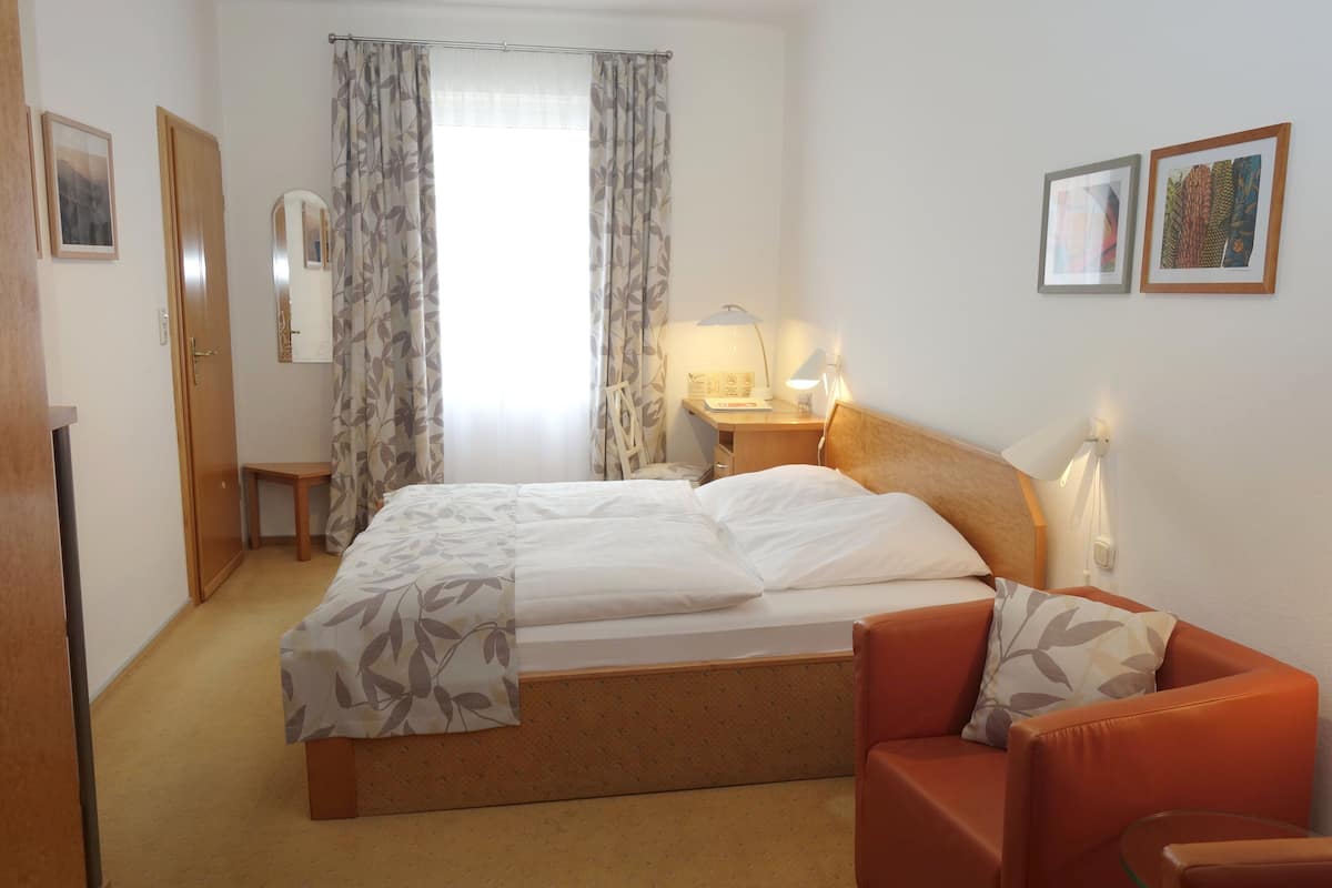 Chambre Simple | Minibar, décoration personnalisée, bureau, Wi-Fi gratuit