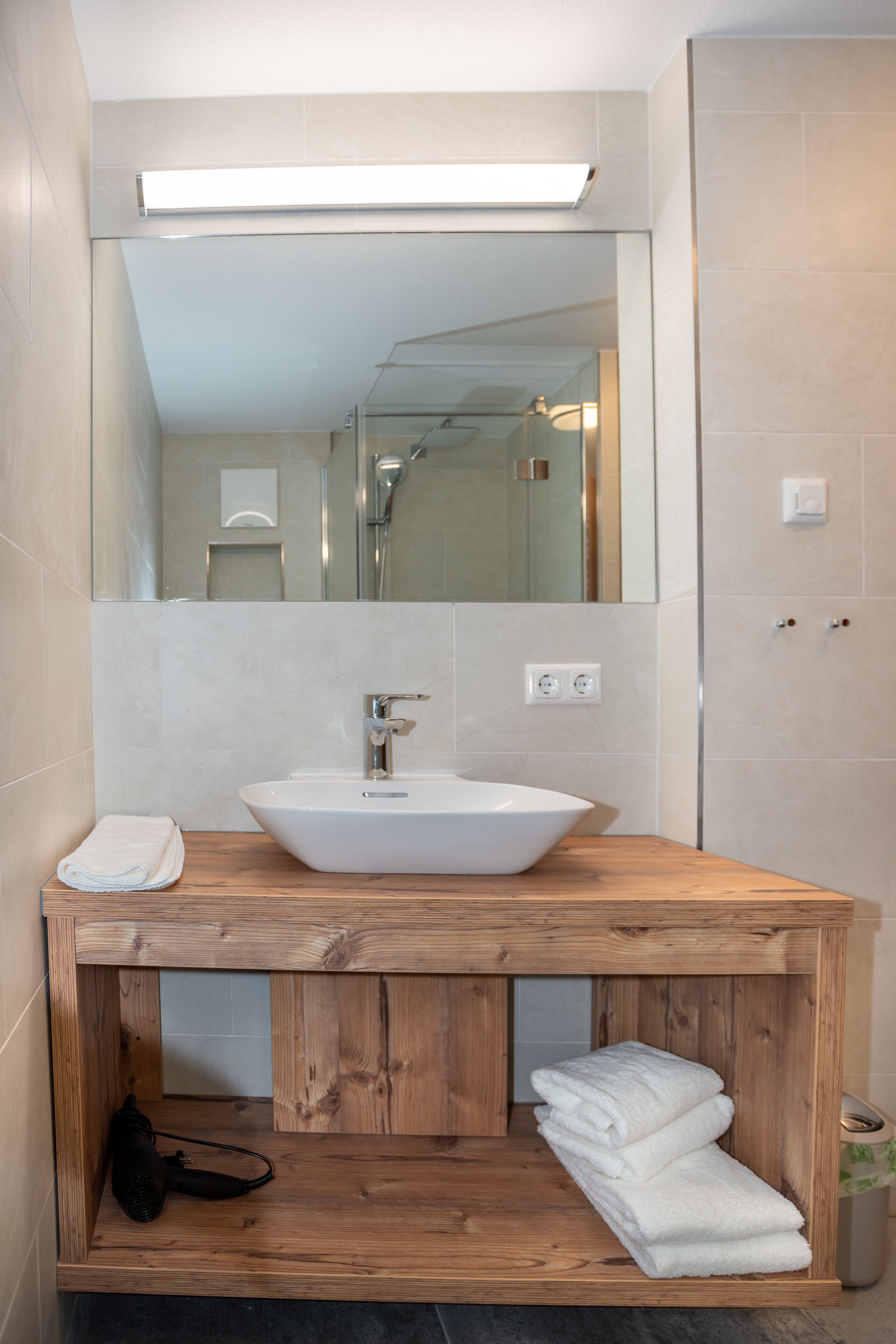 Superior Apartment, Sauna (Nr. 9, incl. Cleaning Fee) | Bathroom | Shower, hair dryer, heated floors, towels