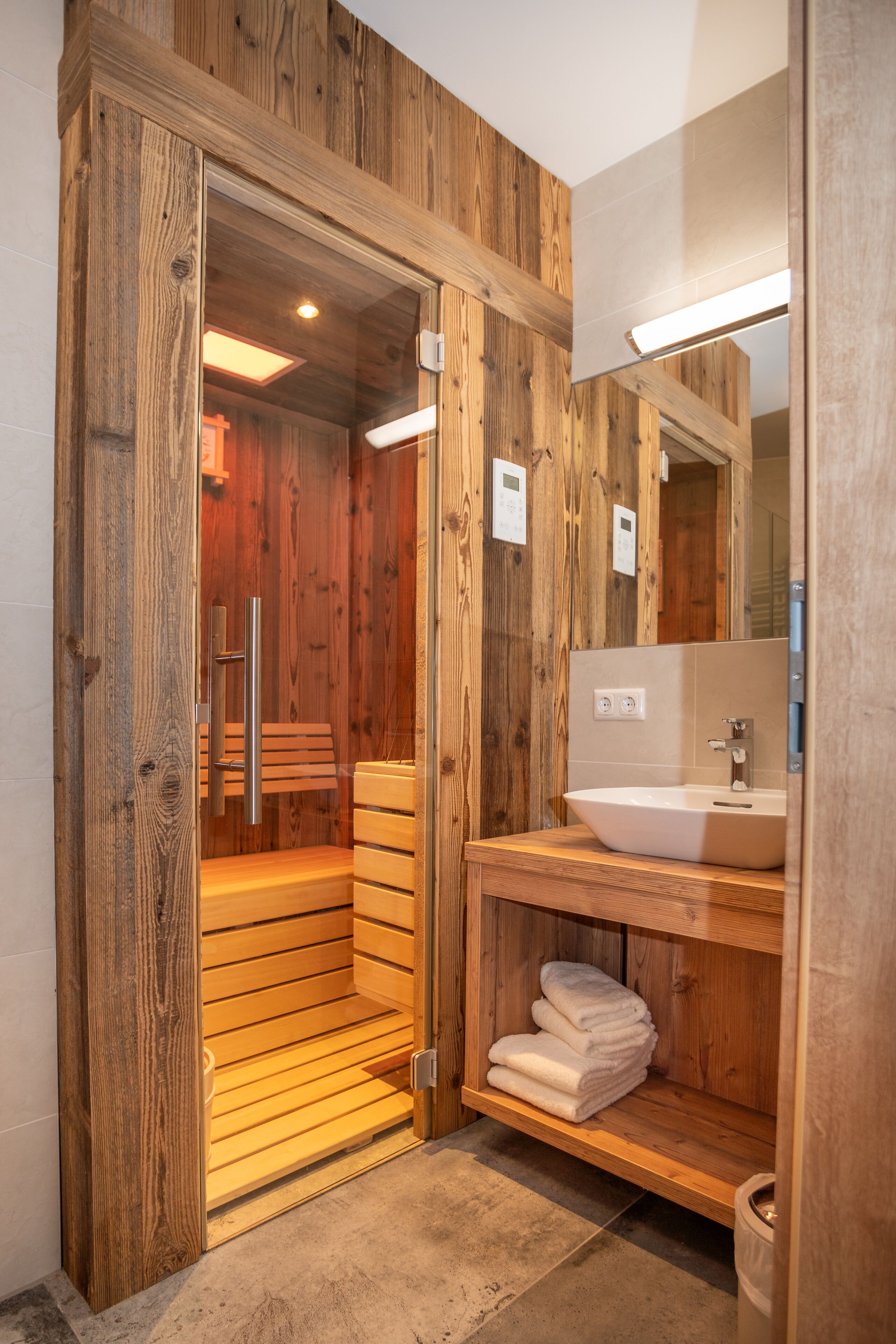 Dusche, Haartrockner, Fußbodenheizung (Badezimmer), Handtücher