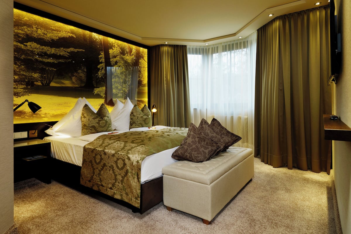 Suite | Allergikerbettwaren, kostenlose Minibar, Zimmersafe, Schreibtisch