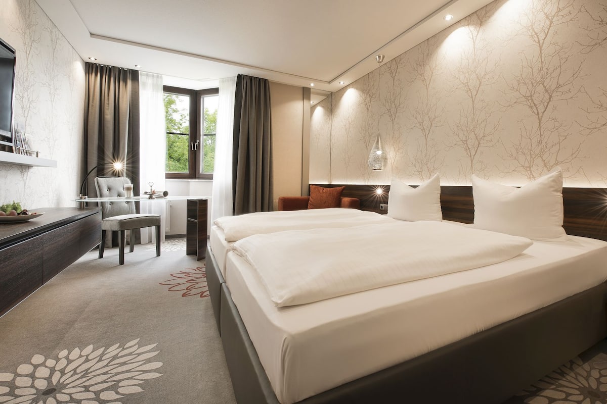 Comfort Double Room | Hypo-allergenic bedding, free minibar, in-room safe, desk