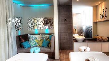 Couples treatment rooms, sauna, hot tub, steam room, body treatments